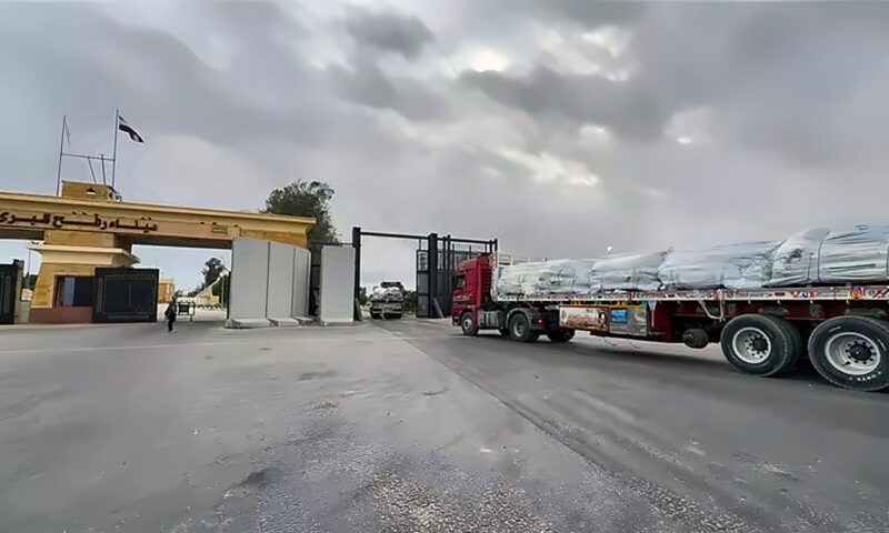 الهلال الأحمر يطلق قافلة «زاد العزة 292» لدعم الفلسطينيين بالخيام والبطاطين استعدادًا للشتاء