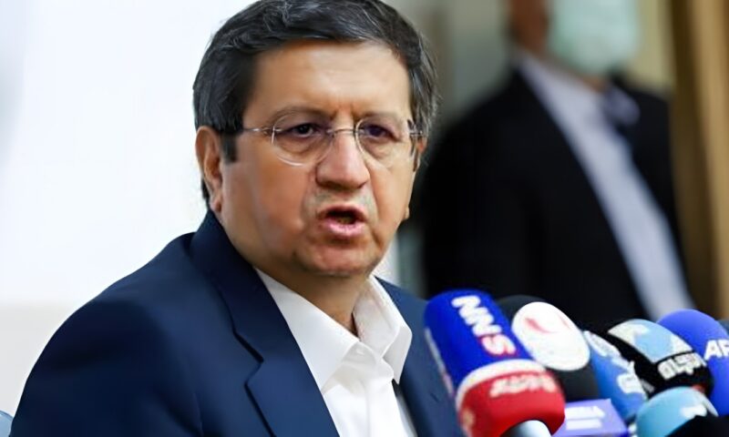 محافظ البنك المركزي الإيراني: لن نسمح لأمريكا بدفع اقتصادنا للانهيار