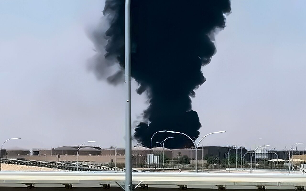 بينهم مصريون.. إصابة أكثر من 20 شخصًا في هجمات الحوثيين على مطاري أبها والملك خالد الدولي