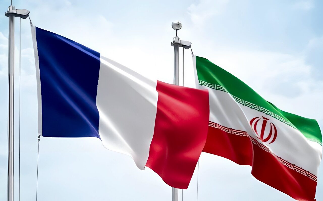 توتر جديد بين باريس وطهران.. ترهيب مسؤول بالسفارة الفرنسية في إيران