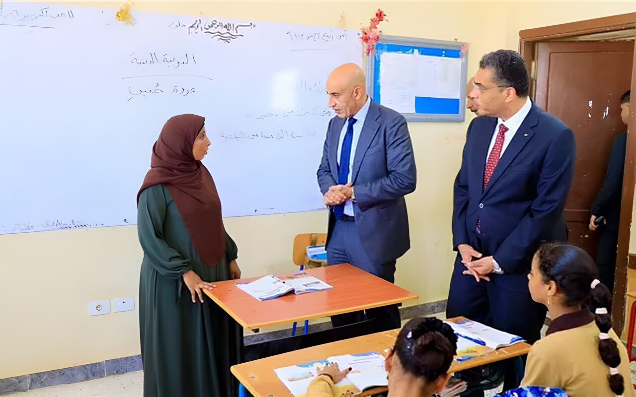وزير التعليم ومحافظ البحر الأحمر يتفقدان مدارس شلاتين وحلايب لمتابعة انتظام الدراسة
