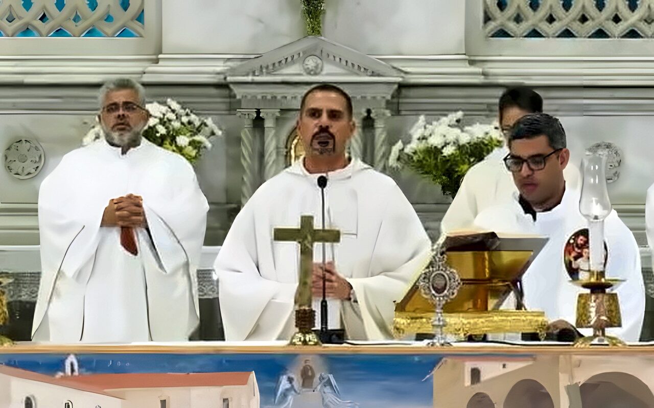 الرهبنة الفرنسيسكانية بالقاهرة تحتفل بعيد القديس فرنسيس الآسيزي | صور
