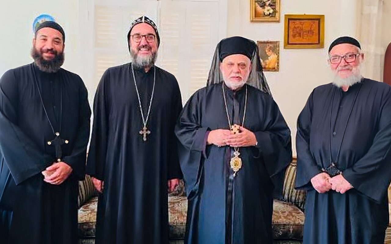 الأنبا أنطونيوس يستقبل كاهن الكنيسة السريانية الأرثوذكسية بمصر