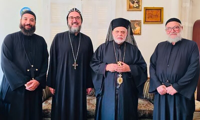 الأنبا أنطونيوس يستقبل كاهن الكنيسة السريانية الأرثوذكسية بمصر