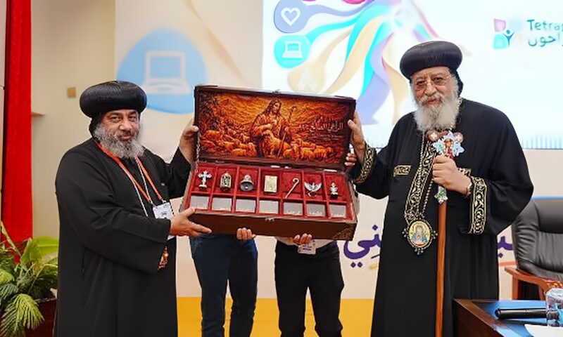 قداسة البابا تواضروس يتفقد أعمال مؤتمر لجنة الطفولة.. صور