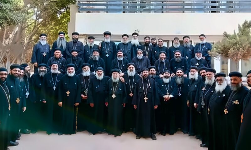الأنبا مقار يلتقي كهنة الشرقية والعاشر من رمضان وأسرهم