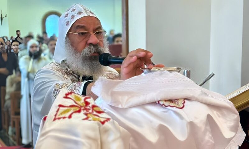 الأنبا رافائيل يشارك 500 من حرفيي وسط القاهرة في لقاء روحي بدير البراموس