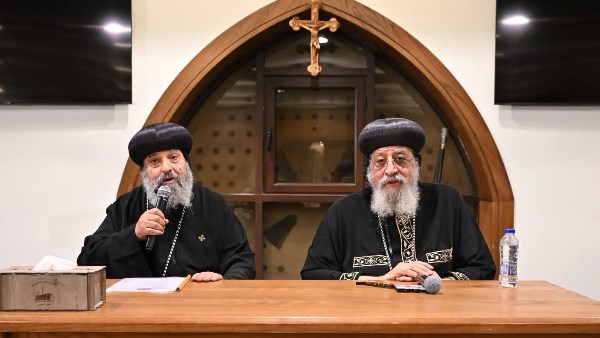 قداسة البابا تواضروس يلتقي كهنة قطاع مدينة السلام والحرفيين