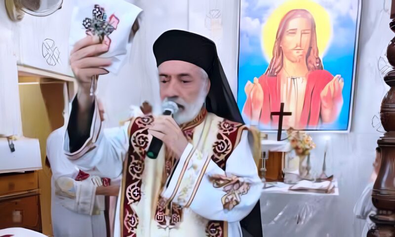 الأنبا باسيليوس يترأس القداس الإلهي بكنيسة مار جرجس ببني مزار