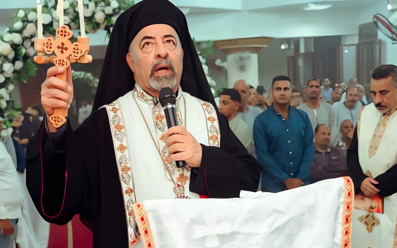الأنبا إبراهيم إسحق يترأس صلاة رفع بخور عشية بكنيسة مار جرجس بكوم بوها