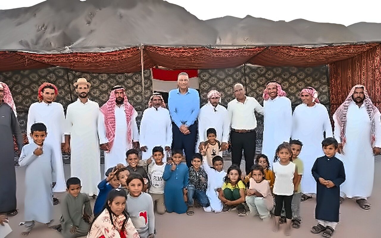 محافظ جنوب سيناء يلتقي أهالي تجمع طوبيا بطابا ويبحث احتياجاتهم الخدمية