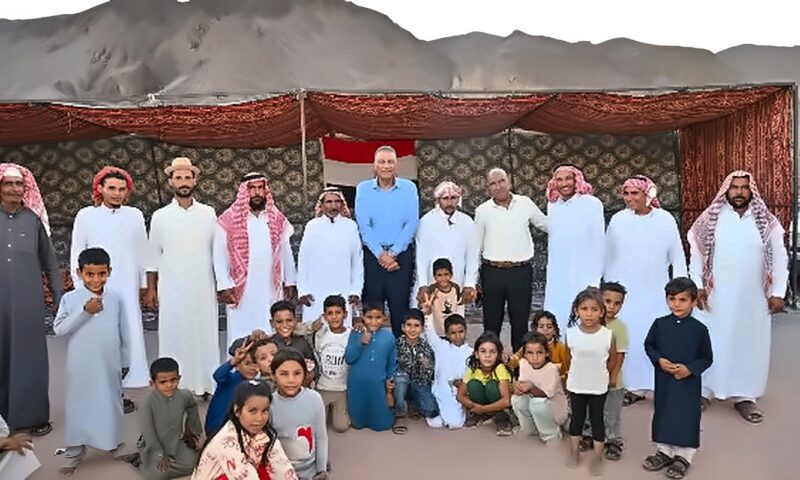 محافظ جنوب سيناء يلتقي أهالي تجمع طوبيا بطابا ويبحث احتياجاتهم الخدمية
