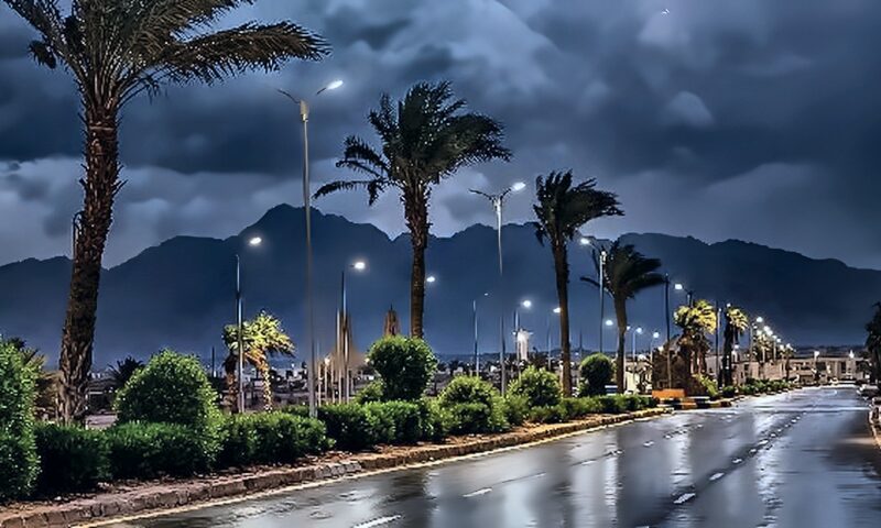 برق ورعد وأمطار تضرب جنوب سيناء.. شفط تجمعات المياه وتحذيرات من السيول