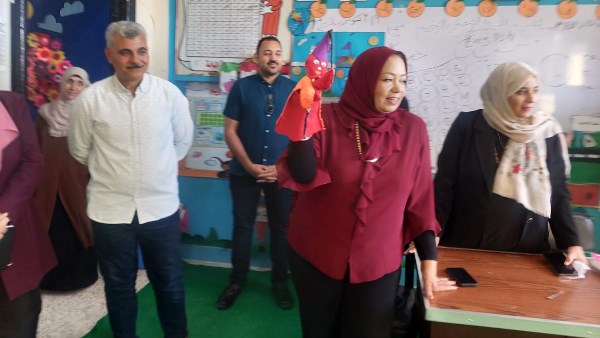بين مسرح العرائس وامتحانات أكتوبر.. وفاء رضا تتابع انتظام الدراسة بمدرسة فاطمة الزهراء بدهب