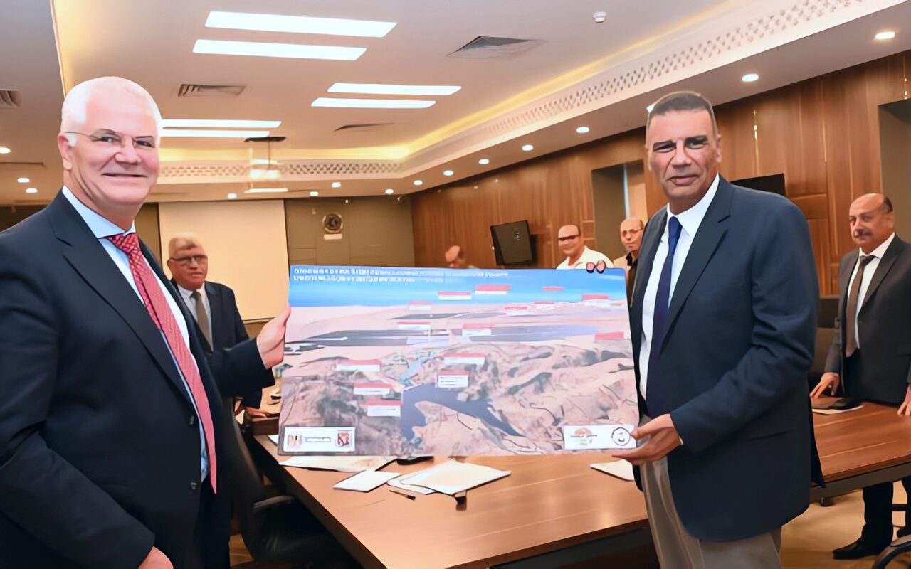باستثمارات مستهدفة 15 مليار دولار.. محافظ جنوب سيناء يتابع استكمال دراسات مشروع الهيدروجين الأخضر