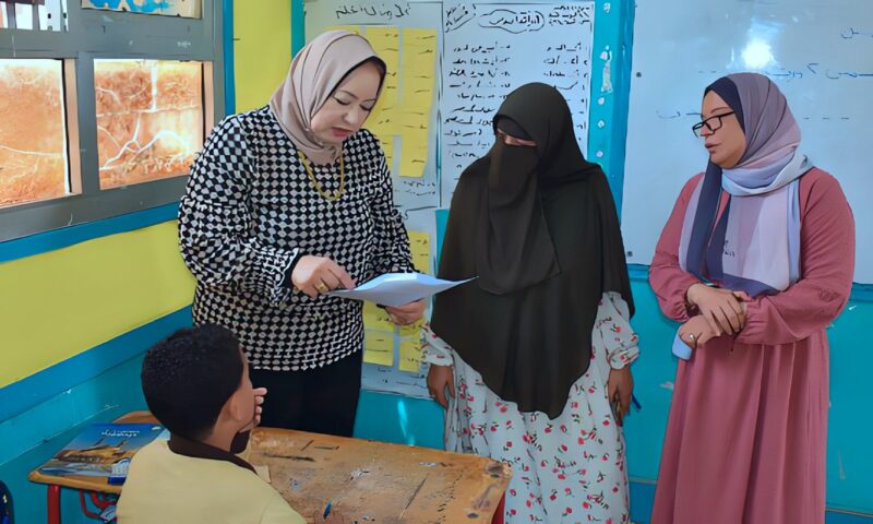 القراءة والكتابة تحت المجهر.. مدير تعليم جنوب سيناء تتابع قياس مهارات تلاميذ مدرسة ابتدائية