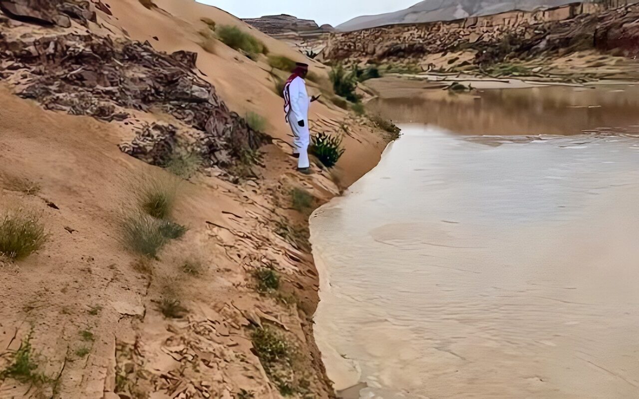 أمطار غزيرة وسيول في وادي الشقيراء  ونويبع.. وجنوب سيناء ترفع درجة الاستعداد