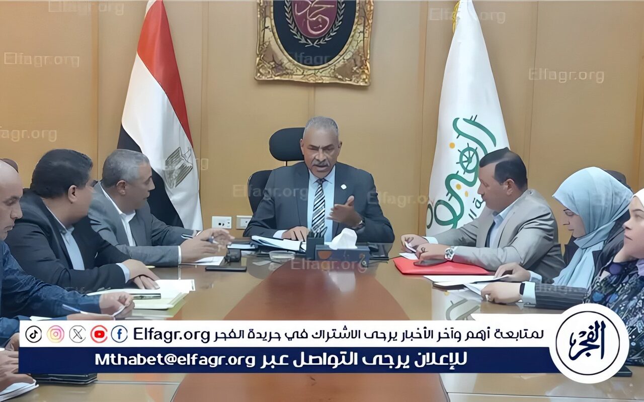 “سكرتير عام محافظة الفيوم” يتابع حصر مركبات التوك توك وتشديد الإجراءات ضد مغاسل السيارات غير المرخصة