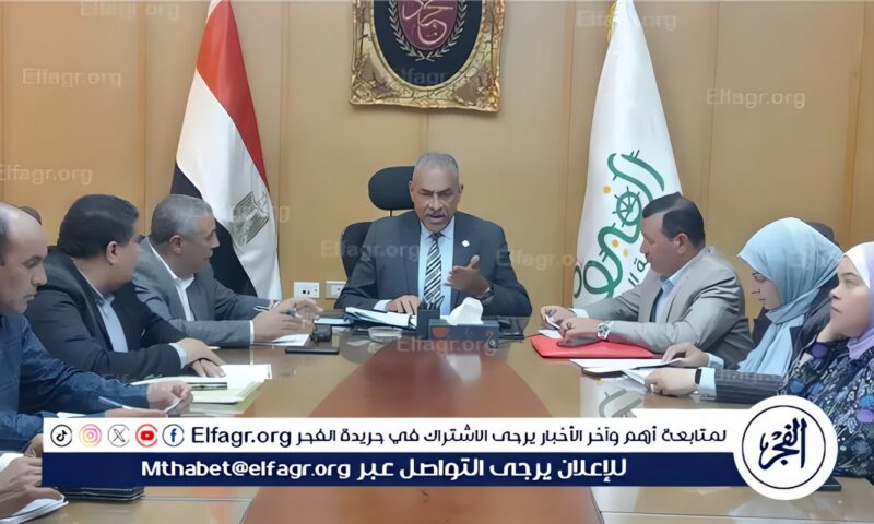 “سكرتير عام محافظة الفيوم” يتابع حصر مركبات التوك توك وتشديد الإجراءات ضد مغاسل السيارات غير المرخصة