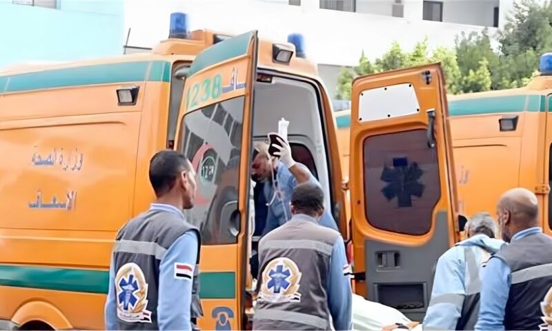 إصابة 3 أشخاص إثر وقوع حادث تصادم موتوسيكل مع توك توك في قنا