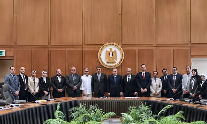الباحثون المصريون يستعرضون تجاربهم التدريبية في اليابان أمام وزير التعليم العالي