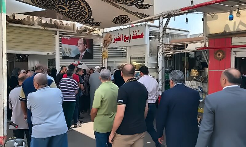 أسعار مخفضة.. محافظ الدقهلية يتفقد معرض السلع ومنافذ بيع الخضراوات بالمنصورة