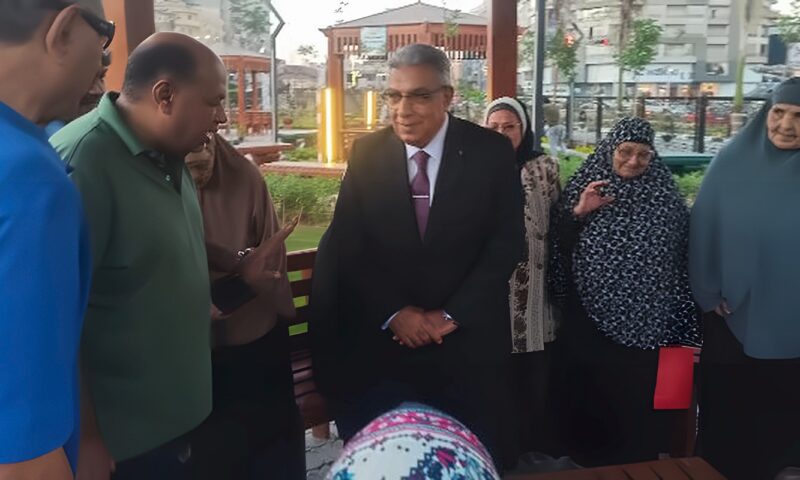 احتفالًا باليوم العالمي للمُسنين.. محافظ الدقهلية يشارك 22 مسنًا ومسنة يومًا ترفيهيًا بحديقة كوكب الشرق|صور
