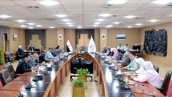 مجلس شؤون التعليم والطلاب بجامعة المنصورة يتابع انتظام الدراسة والاستعداد لامتحانات منتصف العام الدراسي