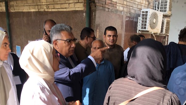 محافظ الدقهلية يتفقد مستشفى طلخا المركزي ويشيد  بالتزام الأطقم الطبية والتمريض .. صور