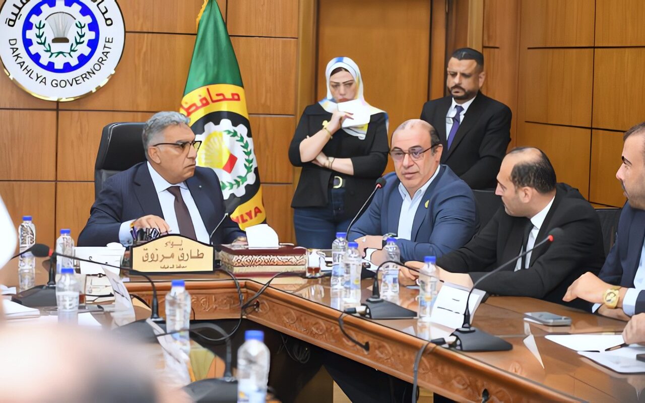محافظ الدقهلية يعقد اجتماعا مع أعضاء مجلسي النواب والشيوخ