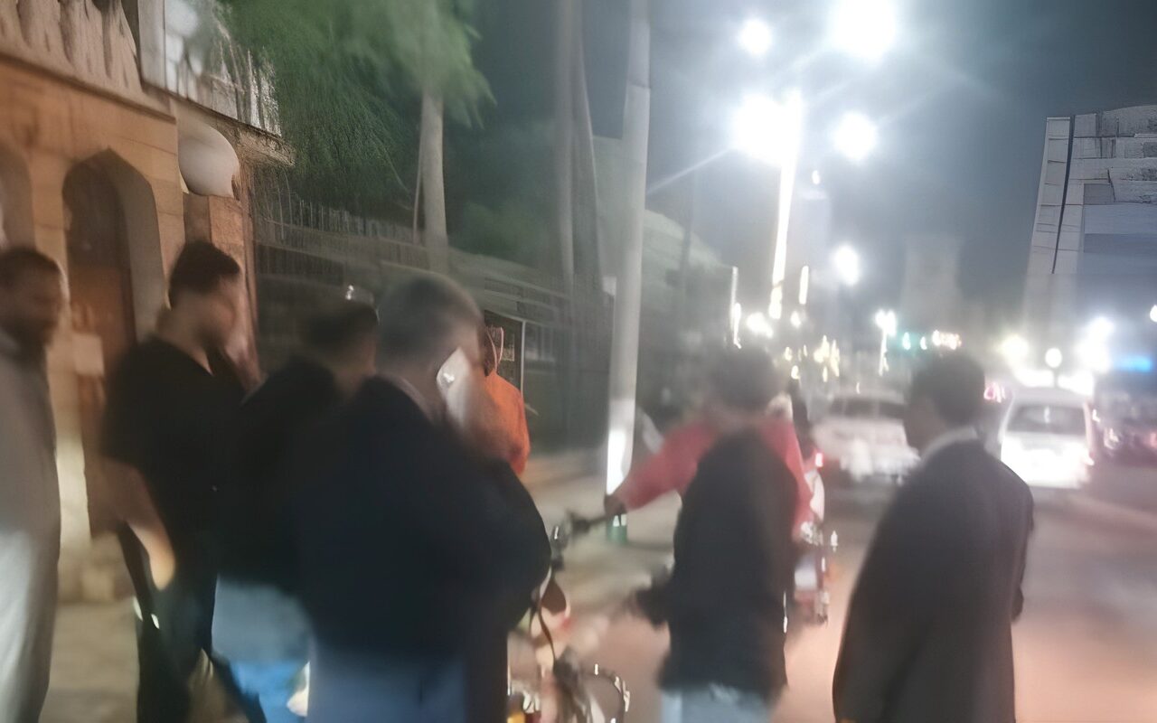 محافظ الدقهلية: ضبط الدراجات البخارية المخالفة أمام مسجد النصر.. وضبط دراجتين والتحفظ عليهما