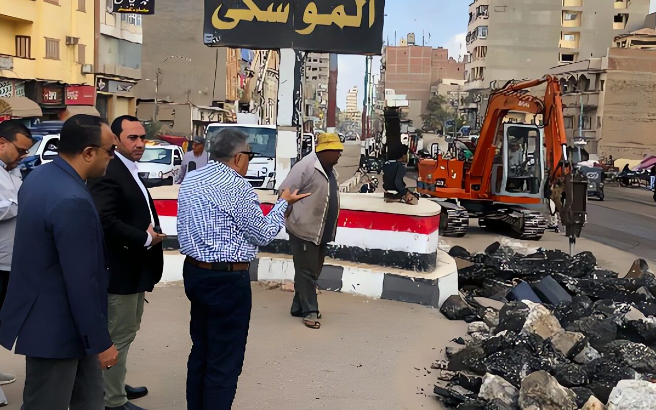 محافظ الدقهلية يتفقد أعمال تطوير ورفع كفاءة شارع الجيش بشربين ومتابعة أعمال البنية التحتية