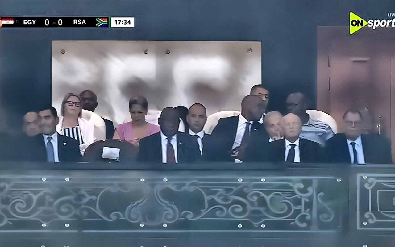 رئيس جنوب أفريقيا يحضر لقاء منتخب بلاده أمام مصر باستاد القاهرة (فيديو وصور)
