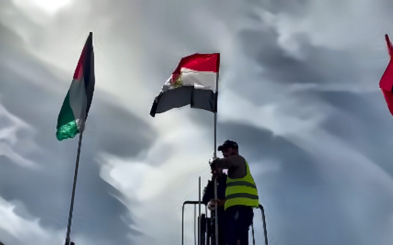 رسالة حب.. علم مصر يرفرف في قلب غزة احتفالًا بذكرى نصر أكتوبر..صور