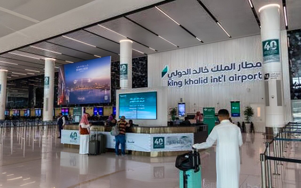 السعودية تعلن التفاصيل الكاملة لضحايا الاعتداء على مطار الملك خالد الدولي .. تفاصيل صادمة