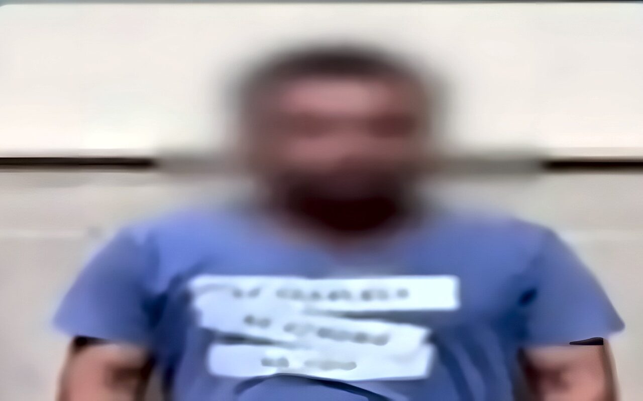 القبض على شخص اتهمته سيدة بعمل أفعال خادشة للحياء أثناء استقلالهما ميني باص بالقاهرة