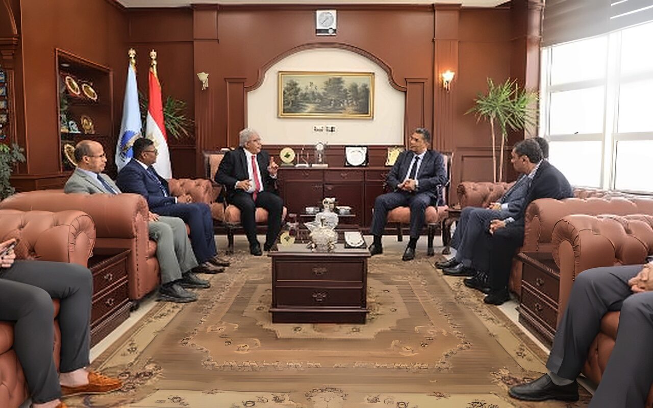 محافظ البحر الأحمر ورئيس جامعة الأزهر يبحثان تعزيز التعاون المشترك في عدد من المجالات