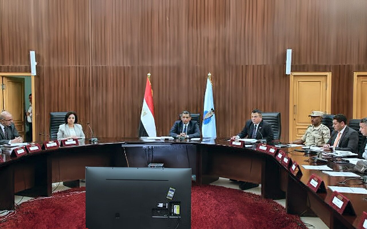 محافظ البحر الأحمر يوجه بسرعة تنفيذ المشروعات قبل نهاية العام المالي الحالي