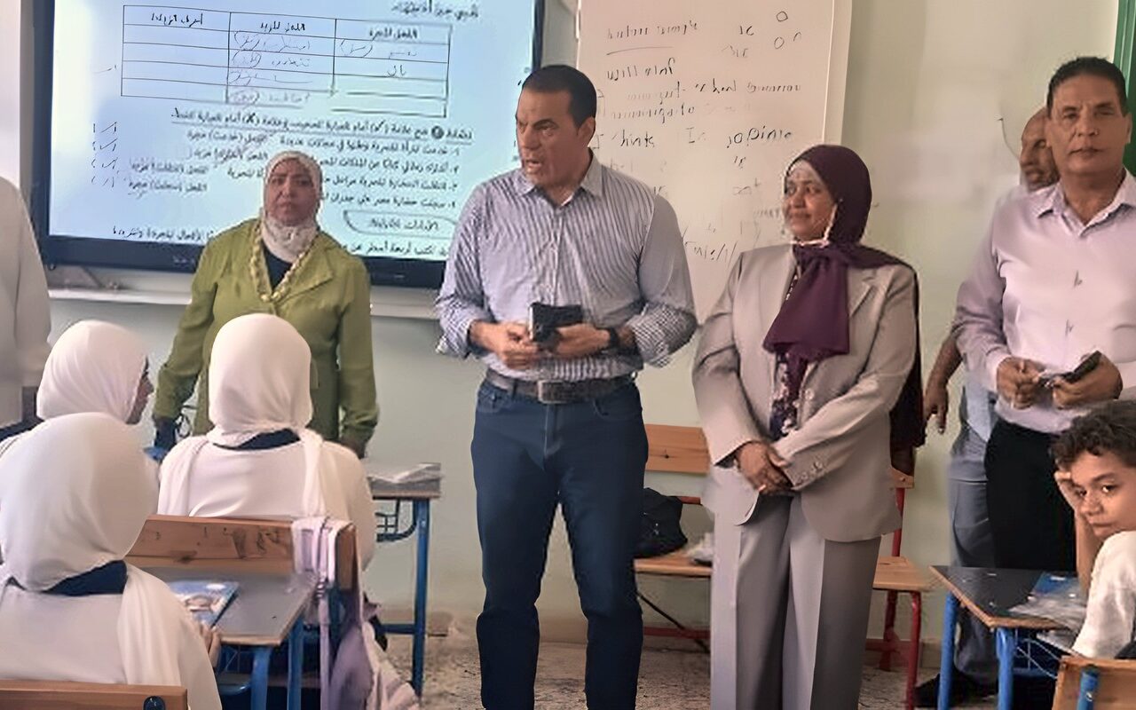 وكيل تعليم البحر الأحمر يتابع القافلة التعليمية ميدانيا في حلايب وشلاتين