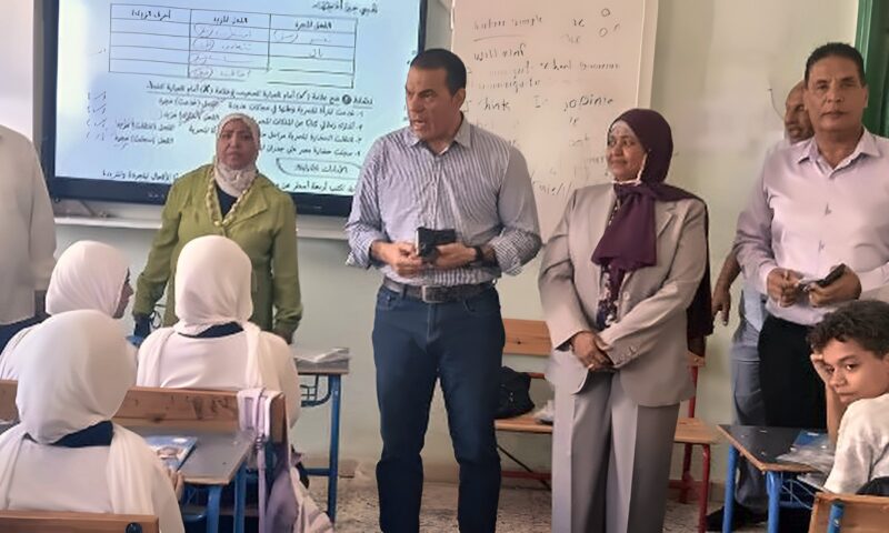 وكيل تعليم البحر الأحمر يتابع القافلة التعليمية ميدانيا في حلايب وشلاتين