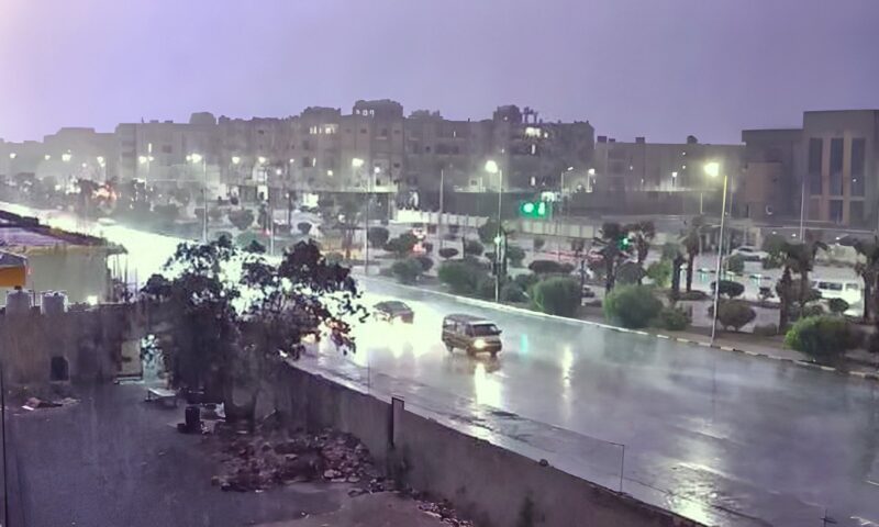 أمطار رعدية تضرب الغردقة ومدن البحر الأحمر.. طوارئ وتحذيرات للسائقين
