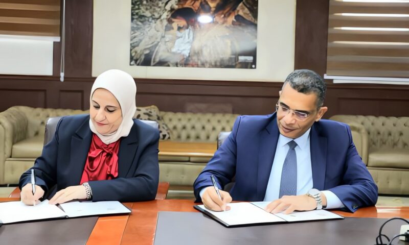 لمدة 5 سنوات.. بروتوكول تعاون لحماية الشعاب المرجانية والثروة السمكية بالبحر الأحمر
