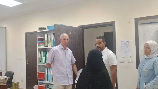 رئيس حي جنوب الغردقة يتابع انتظام العمل ويؤكد سرعة إنجاز طلبات المواطنين