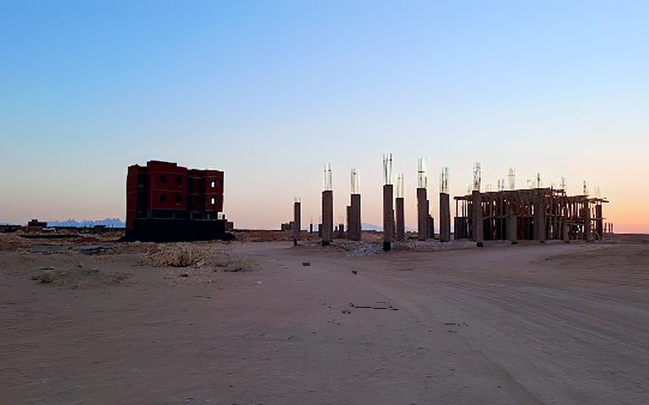 «موافقات الطيران المدني».. إجراء يستغرق شهورًا يعرقل تراخيص المباني في الغردقة