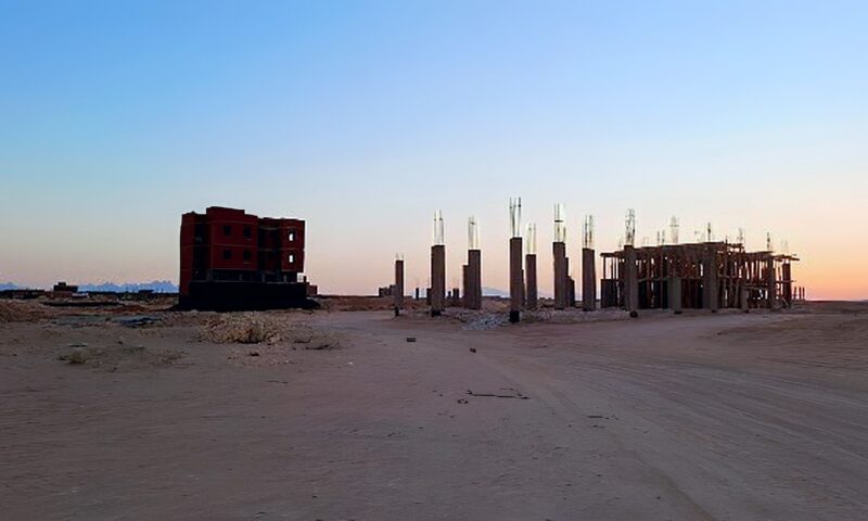«موافقات الطيران المدني».. إجراء يستغرق شهورًا يعرقل تراخيص المباني في الغردقة