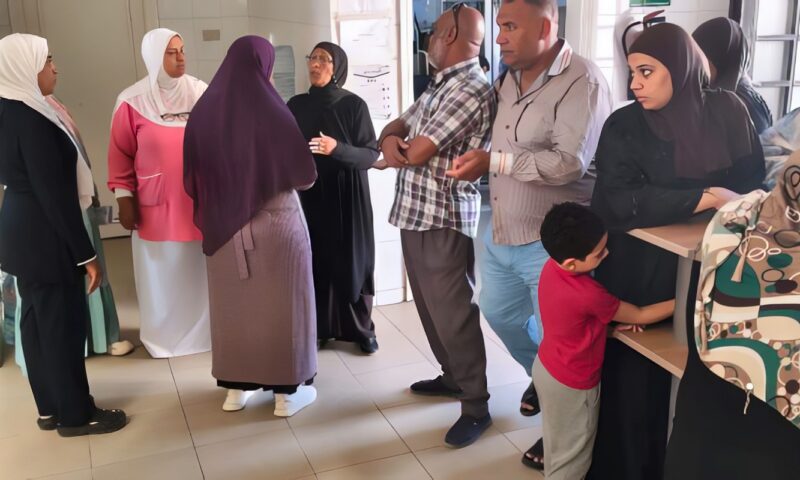 325 كشفًا طبيًا بالمجان خلال يومين.. حصاد القافلة الطبية بوحدة الأمل في القصير