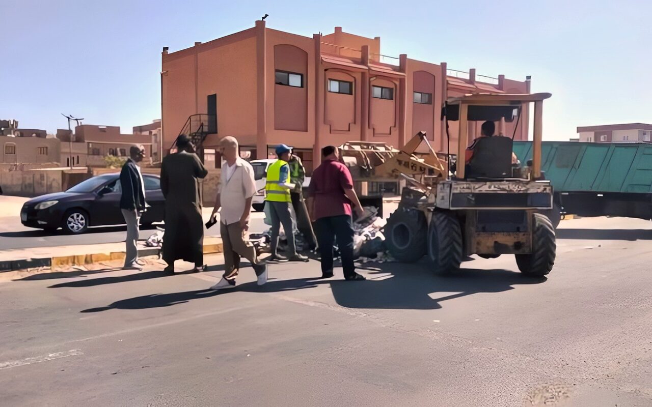 حملات نظافة مكثفة في رأس غارب.. رفع المخلفات وتمهيد الطرق لتحسين المظهر الحضاري