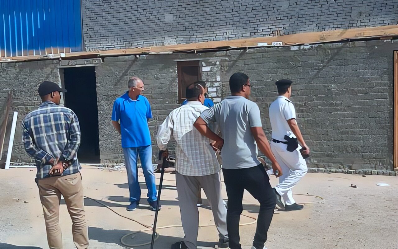 استرداد 7200 متر من أراضي الدولة بالغردقة.. وإزالة رووف مخالف بمساحة 90 مترًا