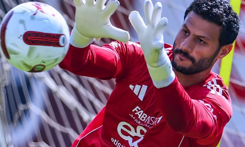 محمد الشناوي يقود جلسات تحفيزية في الأهلي قبل مباراة القمة