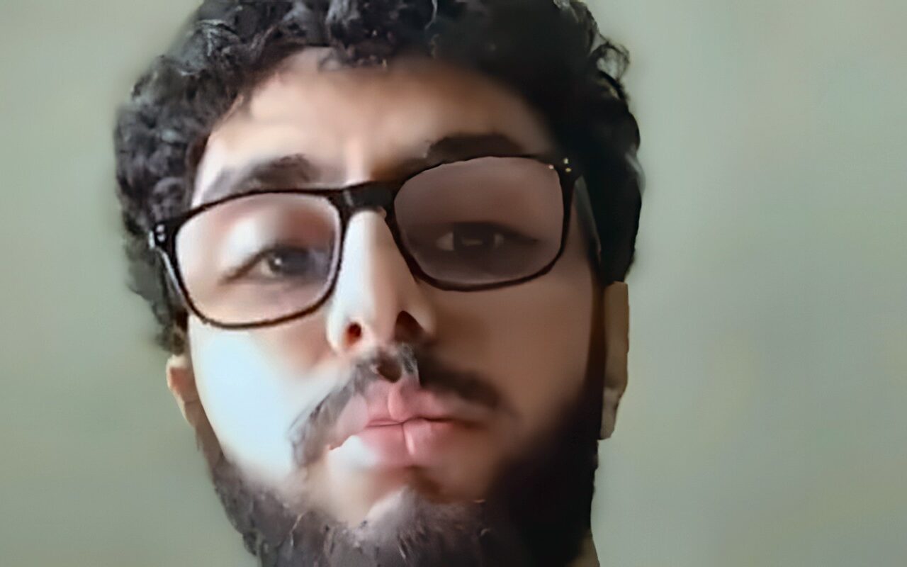 أنا بتعمى.. استغاثة شاب مصاب بالتهاب الشبكية الصباغي بحثًا عن فرصة عمل